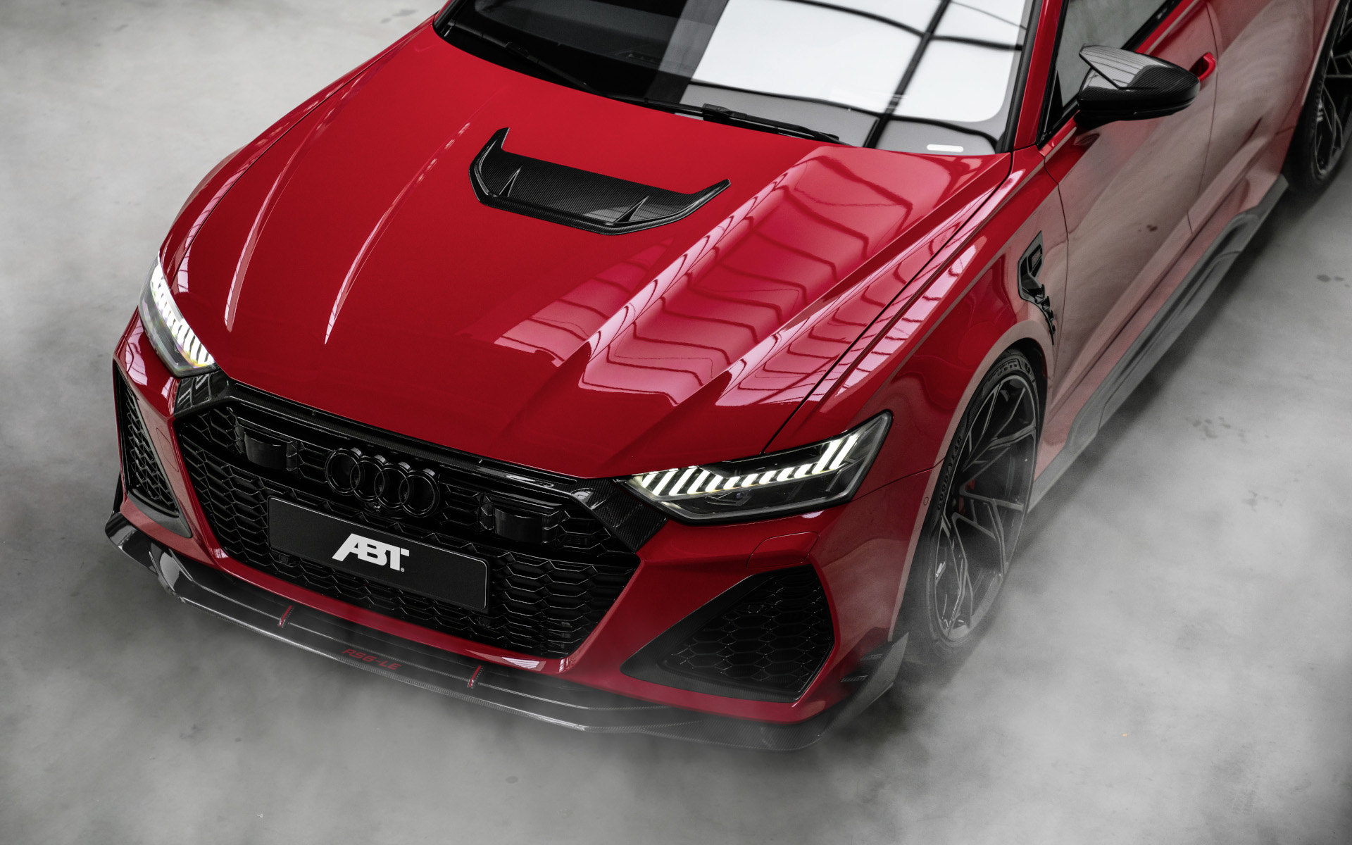 roter RS6-LE Front aus der Vogelperspektive