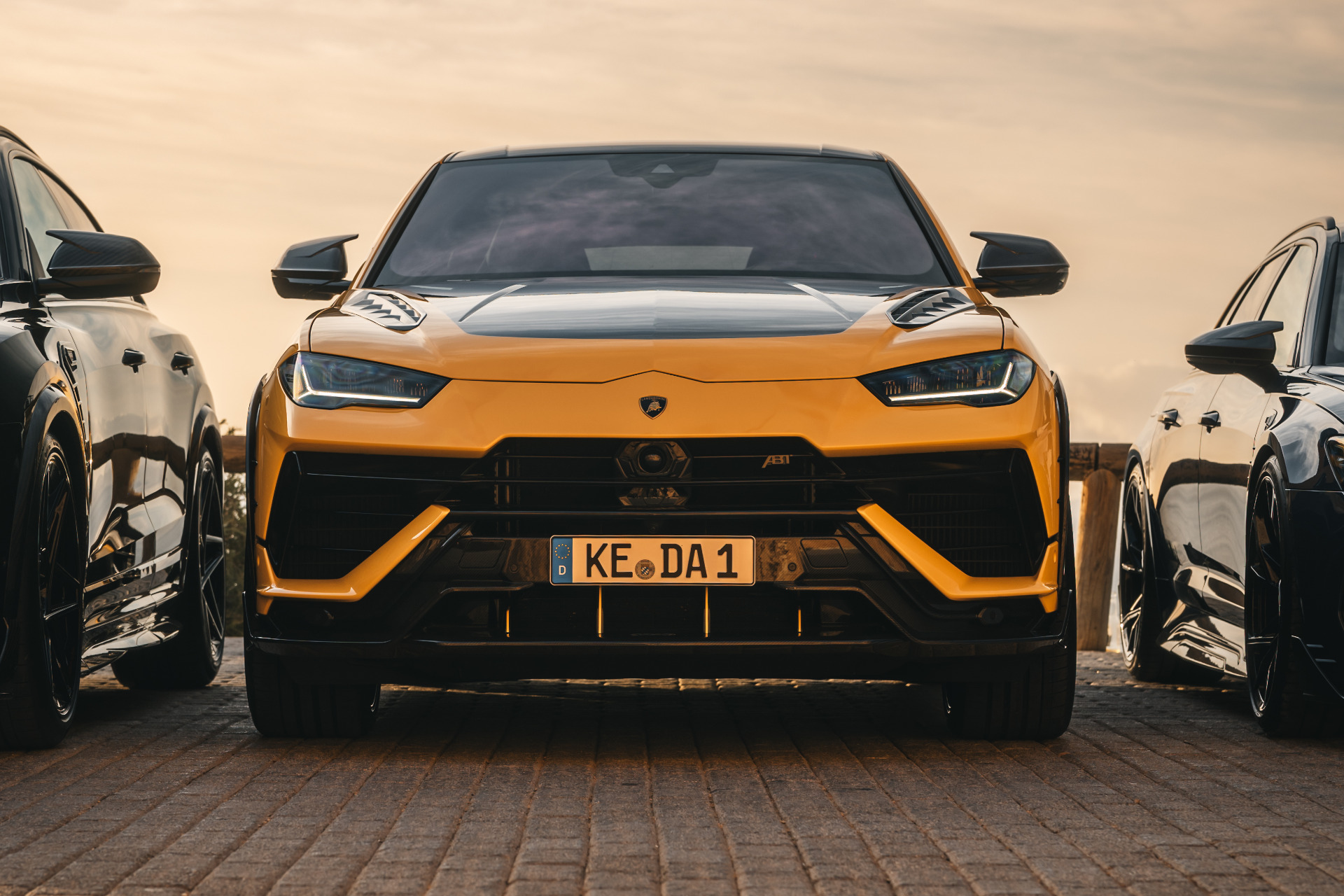 Front view of the yellow Urus Scatenato